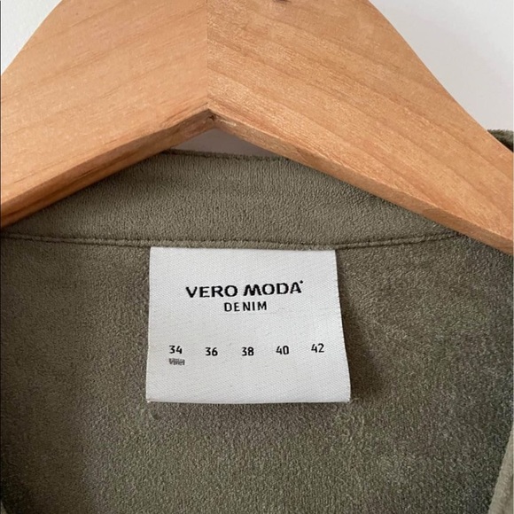 Green woman vest - Picture 2 of 3